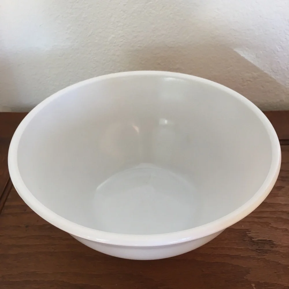 Vintage McKee Mixing bowl White 3 liter Iridescent Glass ceramic MCM